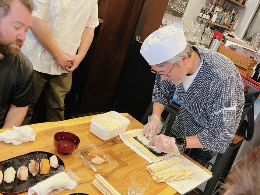 Kyoto: Sushi Making Class with Sushi Chef - Rolling maki with the special tool