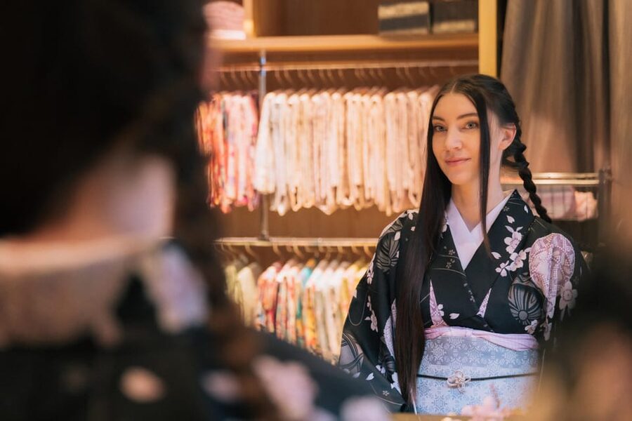 Kyoto: Tea Ceremony with Kimono and Photoshoot - Choosing Between Nishiki Market and Gion