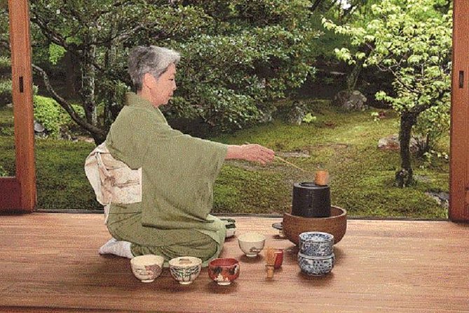 KYOTO Tea Ceremony with kimono near by Imamiya Jinjya Shrine - Choosing a kimono and getting ready