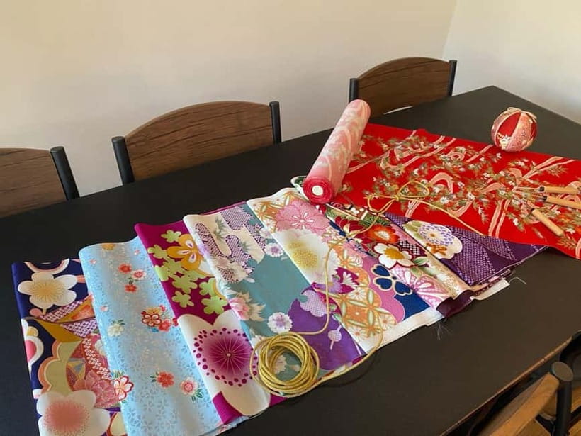 Kyoto: Traditional Kimono Fabric Handicrafts Workshop - Choosing Five Kimono Fabric Pieces