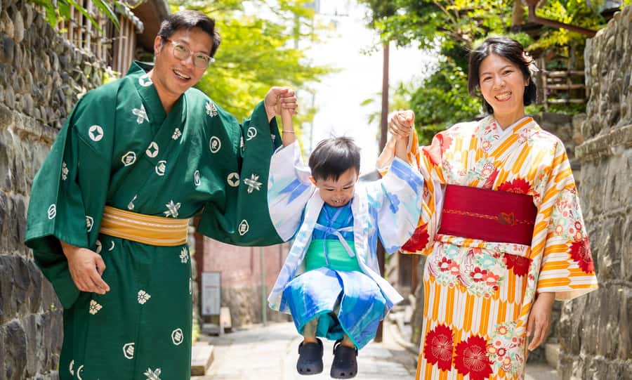 Kyoto: Traditional Kimono Rental - The one-hour dressing process