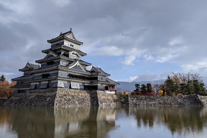 Matsumoto Castle Tour & Samurai Experience - What the English-speaking guide adds