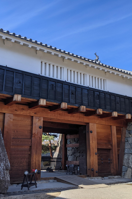 Matsumoto Castle Town Walking Tour - Nawate Street and the friendly frogs