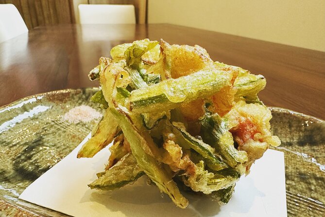 Mondo's most popular plan! Experience making soba noodles and the king of Japanese cuisine, tempura, in Sapporo! - Eating your own noodles with two sauces