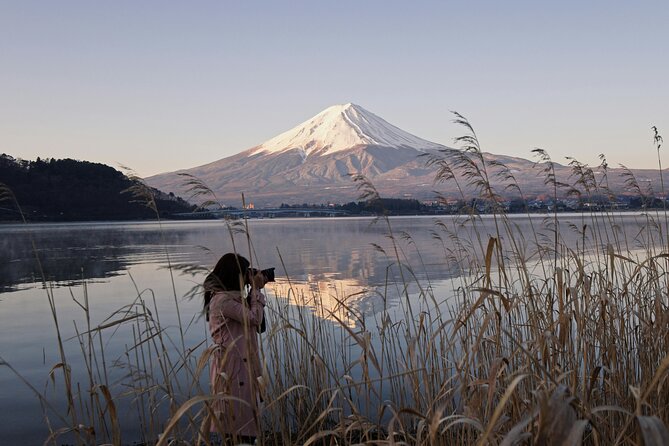 Mount Fuji (Mt. fuji) private tour by car with pickup from Tokyo - Spend your central hour at Lake Kawaguchiko