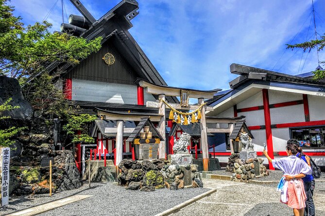 Mt Fuji and Hakone 1-Day Bus Tour Return by Bus - Lunch below Fuji: practical rather than gourmet