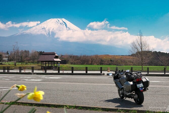 Mt. Fuji Day tour: Kawaguchi Lake Ropeway, Matcha, Oshino Hakkai - Traffic, bus comfort, and the true length of the day