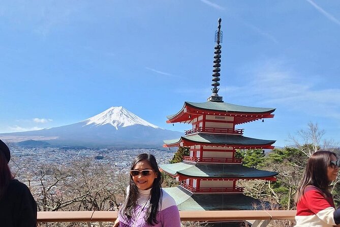 Mt. Fuji Day Trip from Tokyo with English Speaking Driver Guide - Oshino Hakkai and the springs of an old village