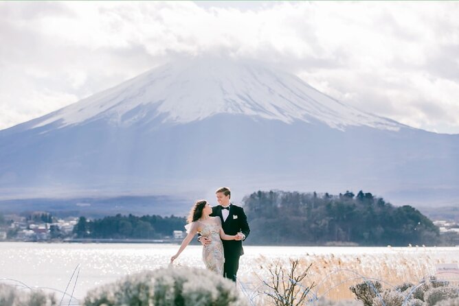 Mt Fuji Exclusive Tour with Private Car English Guide - Oshino Hakkai: clear springs and a compact village