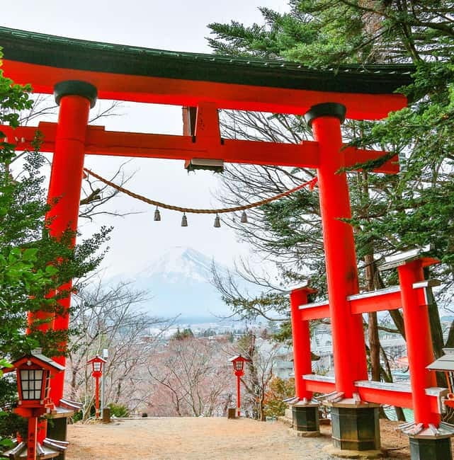 Mt. Fuji Heritage Tour: Traditional Villages, Lakes & Shrine - The 40-minute lunch break