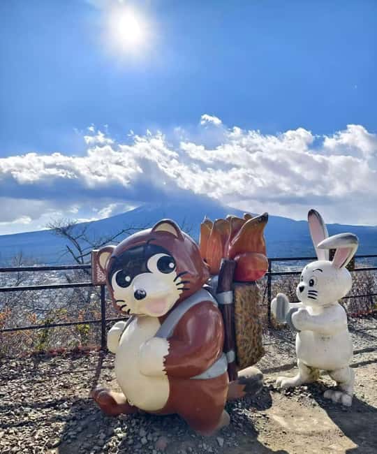 Mt. Fuji & Lake Kawaguchiko Ropeway Panorama Full-Day Tour - The Lawson photo stop: useful, popular, and a little awkward