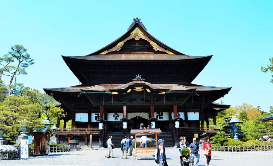 Nagano: Snow Monkeys, Zenkoji Temple & Sake Day Trip - Key points at a glance