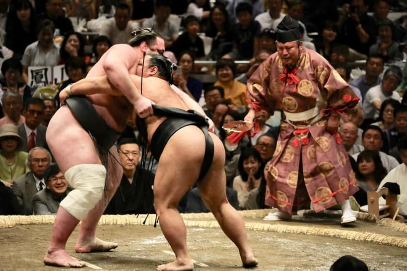 Nagoya: Grand Sumo Tournament Tour - Meeting your guide at Nagoyajo Station