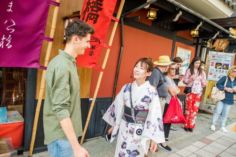 Night Walk in Gion: Kyoto's Geisha District - Meeting near Gion Shijo Station