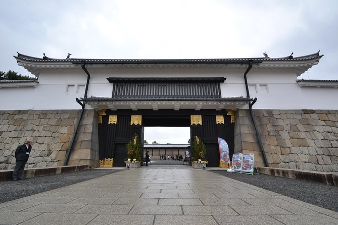 Nijo Castle and Imperial Palace Visit with Guide - The public transport transfer is part of the experience