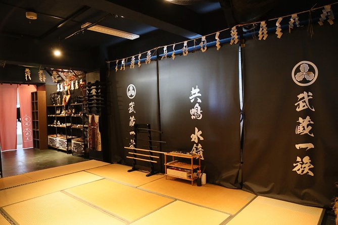 Ninja Samurai 2-hour hands-on lesson by Japanese master in Tokyo - Sword training: ninja blade and samurai sword