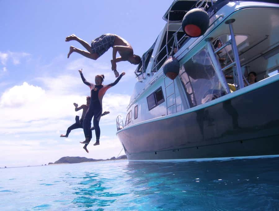 Okinawa: From Naha: Kerama Islands 1-day snorkeling tour - Seasonal extras: whales and Kerama Blue shaved ice