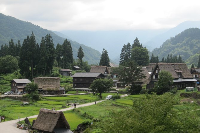 [One-day bus tour departing from Kanazawa Station] Shirakawa-go and Gokayama - Two World Heritage Villages Enjoyable Bus Tour - Shirakawa-go: two hours of famous village scenery
