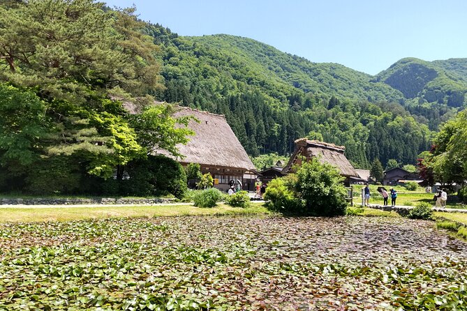 [One-day bus tour departing from Kanazawa Station] Shirakawa-go and Gokayama - Two World Heritage Villages Enjoyable Bus Tour - What the English support is really like