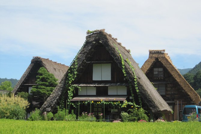 [One-day bus tour departing from Kanazawa Station] Shirakawa-go and Gokayama - Two World Heritage Villages Enjoyable Bus Tour - The 8:00 a.m. departure from Kanazawa Station