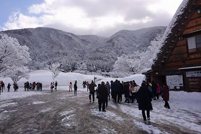 [One-day bus tour departing from Kanazawa Station] Shirakawa-go/Takayama tour platinum route bus tour - Takayama from 1:15 to 3:00