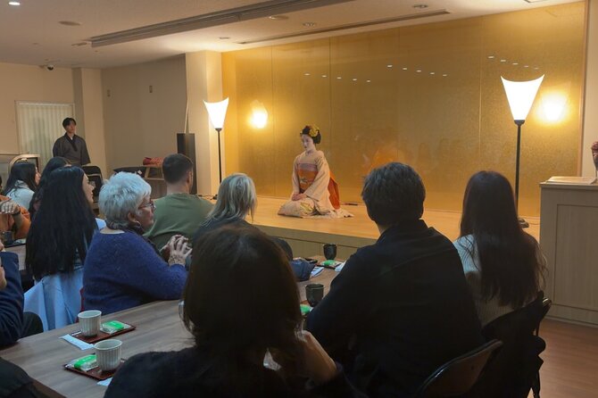 One Hour Geisha Show in Gion Kyoto - Entering the 4:00 pm program in Gion