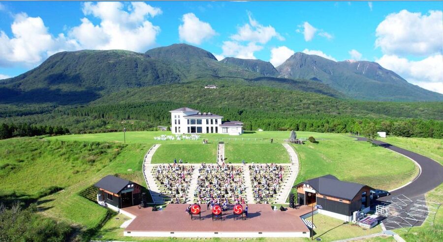 Open-air theater "Tao- no-Oka" Drum TAO Live performance - How the mountain weather can change the performance
