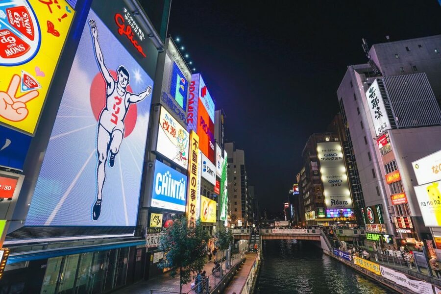 Osaka: Bar-Hopping Night Tour in Namba - The guides make the difference