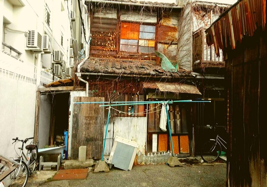 Osaka: Deep Backstreets Walking Tour with Dinner Option - What the guides add to the evening