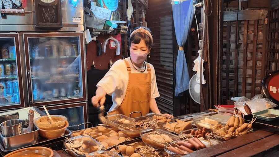 Osaka: Deep Backstreets Walking Tour with Dinner Option - Retro arcades and old Osaka entertainment