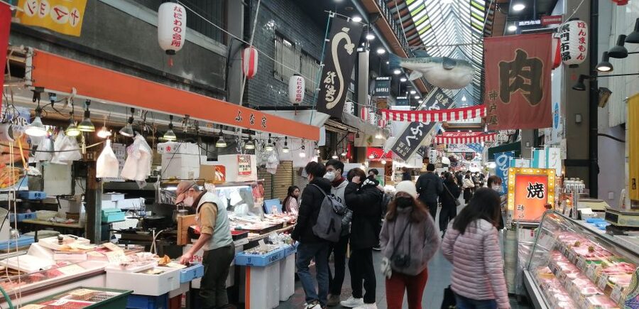 Osaka: Five Must-See Highlights Walking Tour & Ramen Lunch - Shinsekai brings old Osaka character