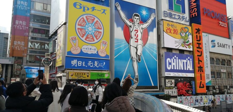 Osaka: Five Must-See Highlights Walking Tour & Ramen Lunch - Kuromon Market is best for food curiosity