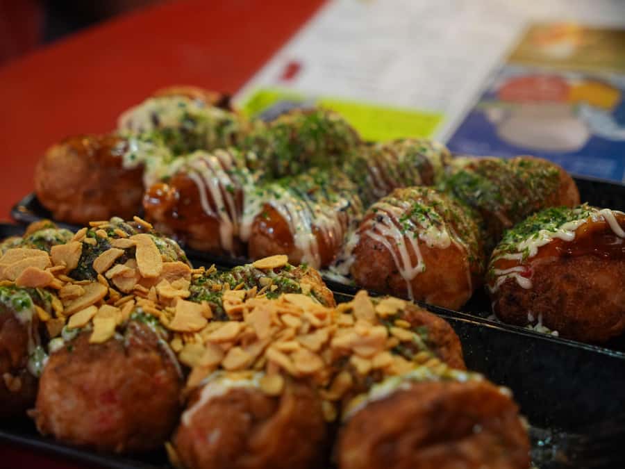 Osaka Morning Tour: Shitennoji Temple, Shinsekai &Doutonbori - Shitennoji Temple and 1,400 years of Buddhist tradition