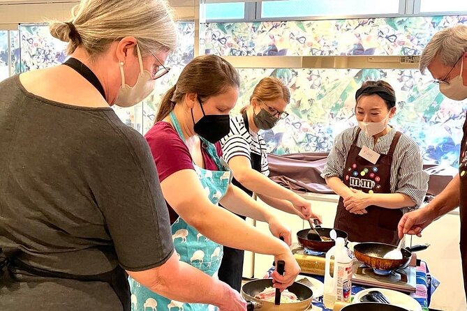 Osaka Okonomiyaki Cooking Experience! - Meeting Keiko near Nagahoribashi at 4 p.m.