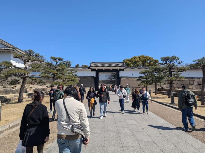 Osaka: Osaka Castle Guided Tour with Local Guide - Why a guide changes Osaka Castle