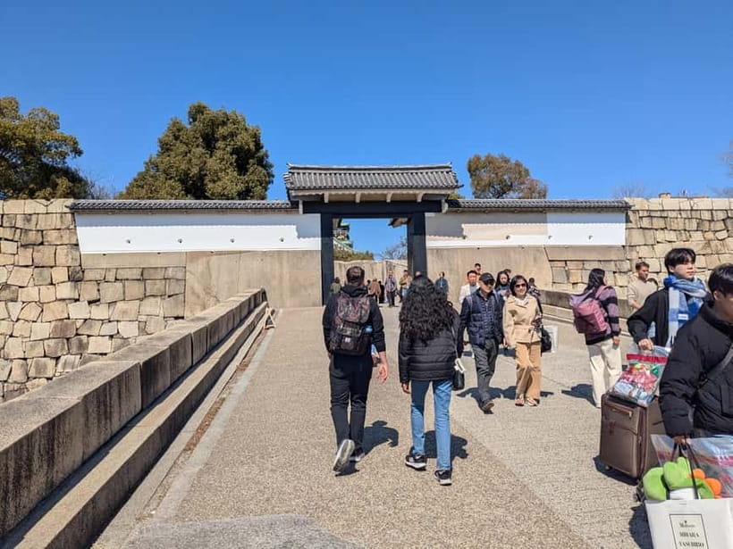 Osaka: Osaka Castle Guided Tour with Local Guide - Who should book this tour