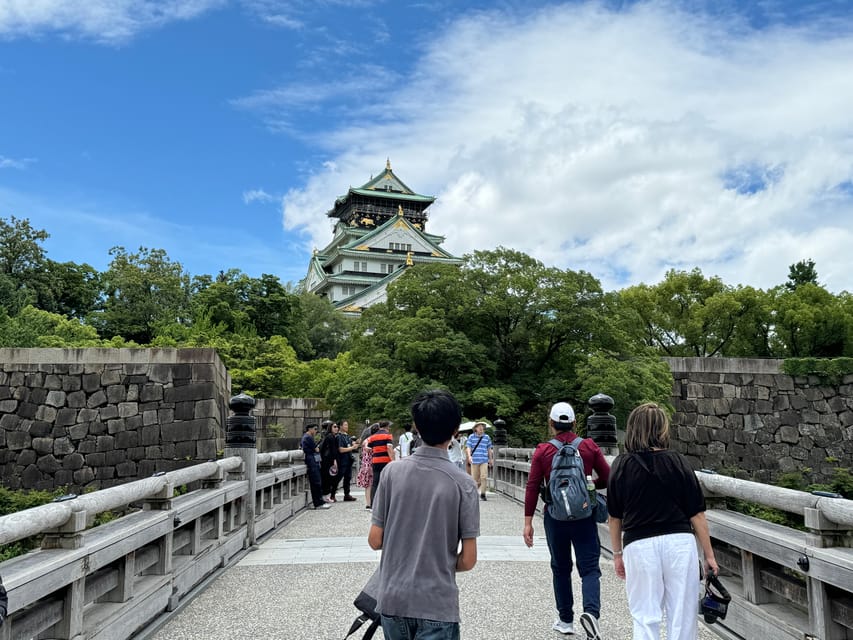 Osaka: Osaka Castle & Historical Museum Guided Tour - A short stop at Hokoku Shrine