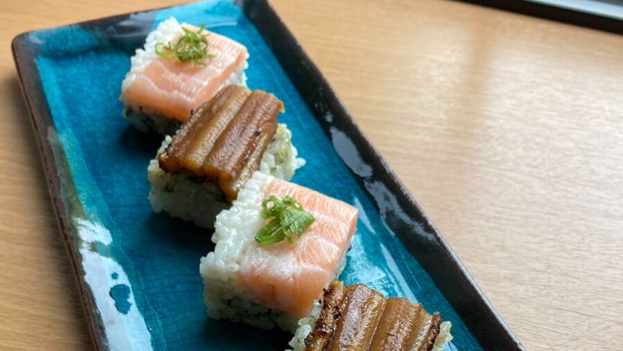 Osaka: Sushi Class in Dotonbori - Pressing Osaka-style oshizushi