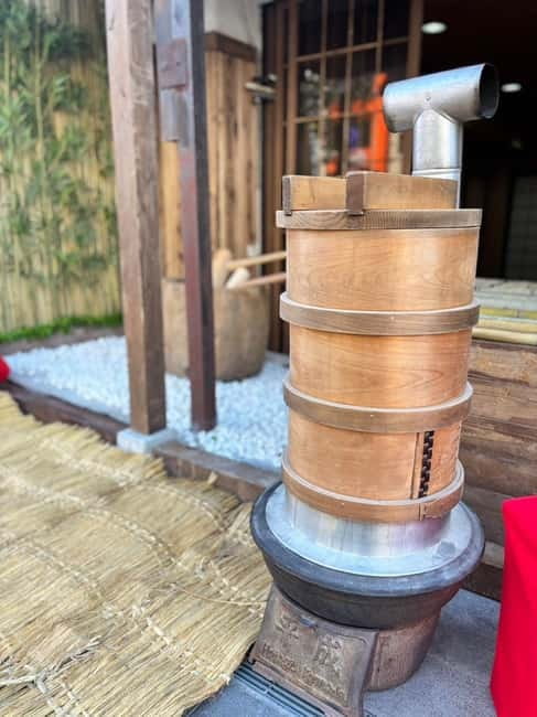 Osaka: Traditional Mochi Pounding Experience with Tasting - A good Osaka activity for families and solo visitors