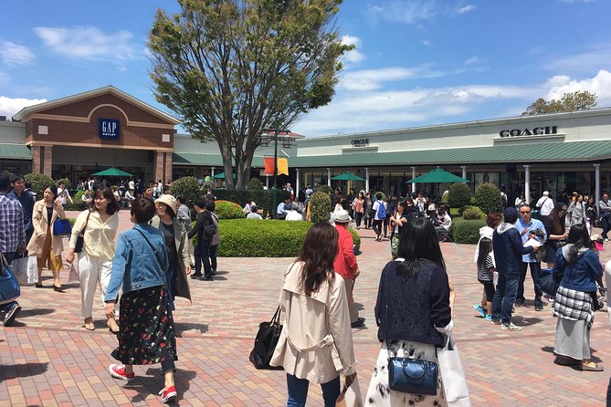 Private Car Mt Fuji and Gotemba Outlet in One Day from Tokyo - Oshino Hakkai and the Fuji Sengen shrines