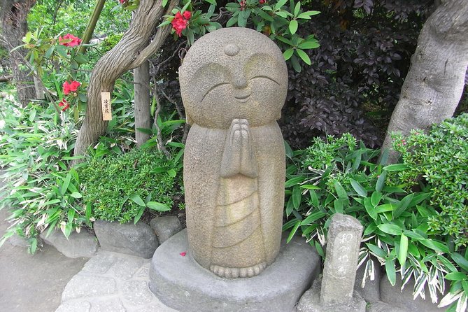 Private Car Tour to see Highlights of Kamakura, Enoshima, Yokohama from Tokyo - Komachi Street for lunch and souvenirs
