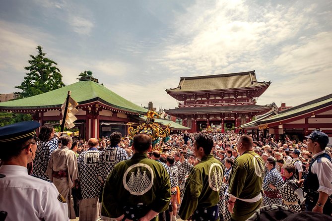 Private Customizable Walking Tour of Tokyo - Marunouchi, Tokyo Station, and the Imperial Palace grounds