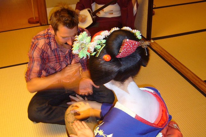 Private Dinner with a Geisha - Meeting at Minamiza and walking through Gion