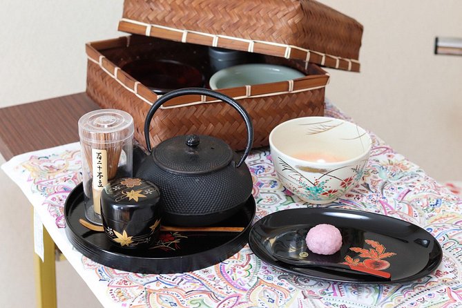Private Kyoto Sushi Cooking Class & Tea Ceremony with Emika - The optional market walk comes after the meal