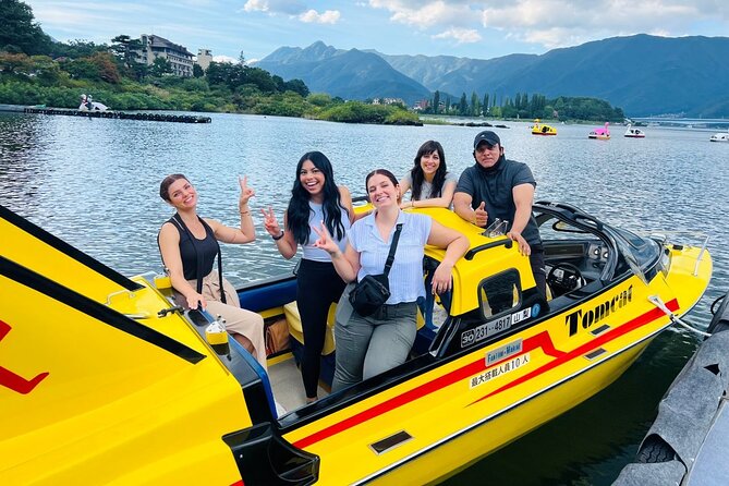 Private Mount Fuji Tour in Luxury Vehicle with English Guide - Arakurayama Sengen Park and the famous pagoda view