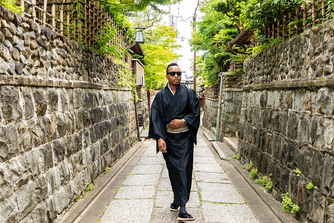 Private Photoshoot Experience in Kyoto ( Gion ) - Sannenzaka’s old Kyoto setting
