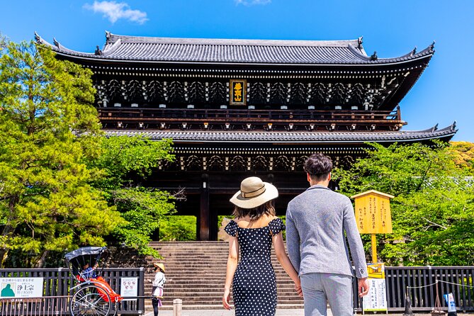 Private Photoshoot Experience in Kyoto ( Gion ) - A quieter street for more natural portraits