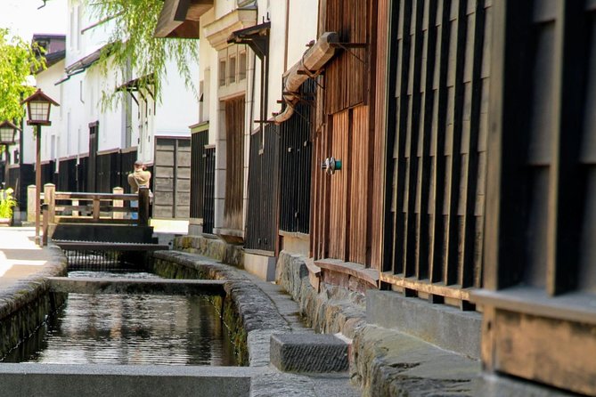 Private Tour Kanazawa, Shirakawago, Hida Furukawa,Takayama - Takayama: old streets with a crowded finish