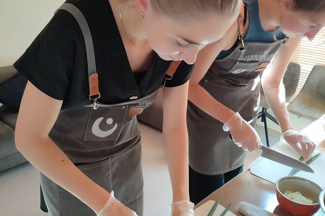 Ramen & Dumpling Cooking in Tokyo with Chef/Vegan possible - Entering a Clean, Welcoming Tokyo Home