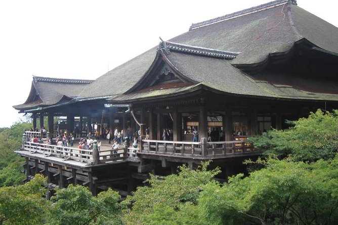 Sagano Romantic Train & Arashiyama, Kiyomizudera, Fushimi Inari Taisha Day Tour - Lunch choices, and when to skip the meal
